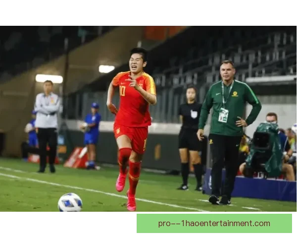 克拉拉在女足赛场表现出色成为焦点引领球队攻防两端持续闪耀